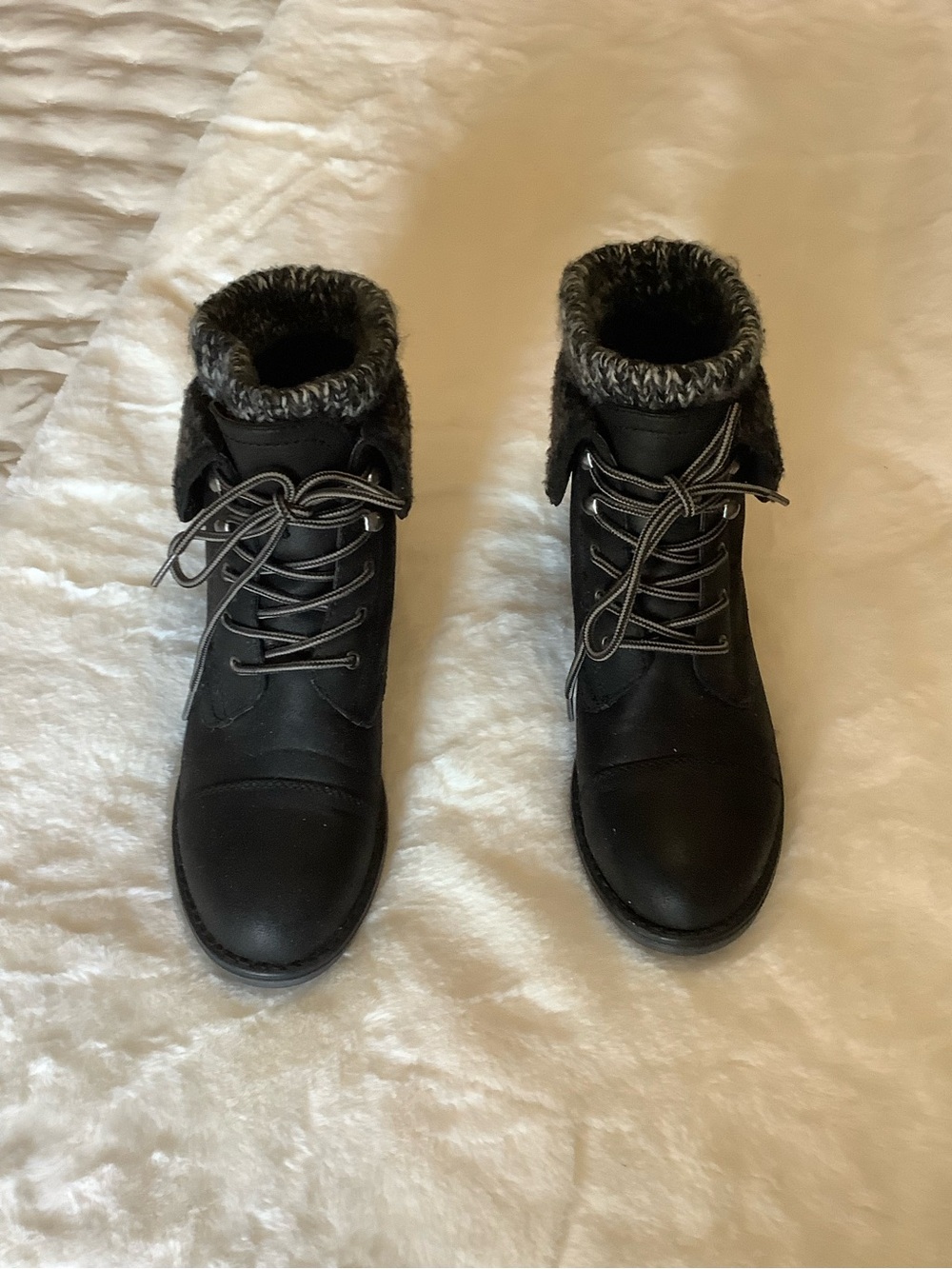 Cliffs by WHITE MOUNTAIN Black Faux-Fur Lace-Up Ankle Boots